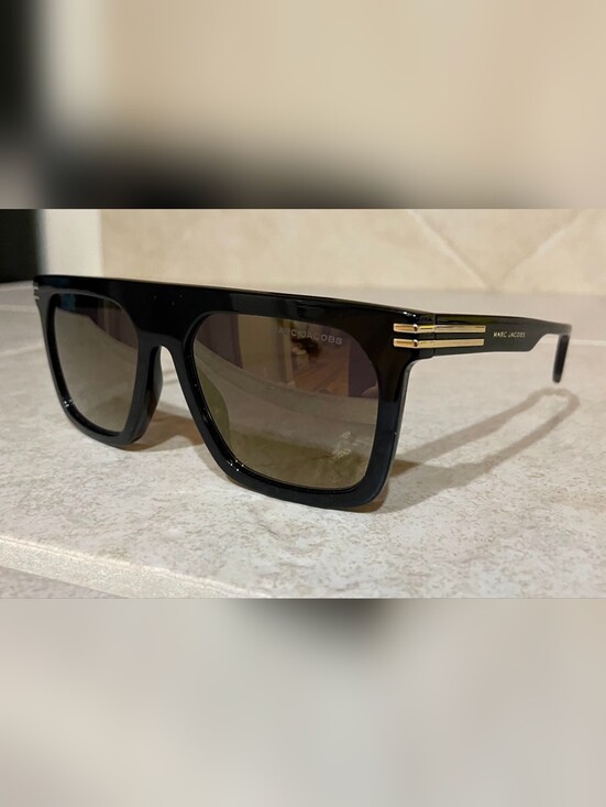 Marc Jacobs Accessories - Marc Jacobs Black Square Sunglasses with Gold Accent